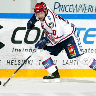 Jere Karalahti HIFK-paidassa vuonna 2005.