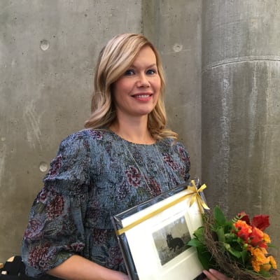 Kirjailija Minna Rytisalo sai ensimmäisen Botnia-palkinnon.