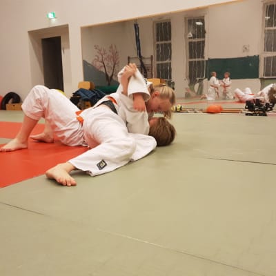 Savonlinnan Shikatan 11-vuotias judoka Karita Immonen Toppalan tatamilla.