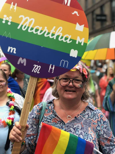Nina "Nonne" Fabricius från Marthaförbundet deltar i Helsingfors Pride 2023.