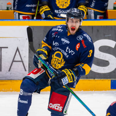 Lukko jublar efter fullträff mot HPK