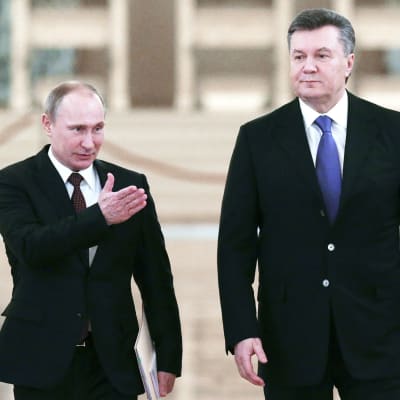 Venäjän presidentti Vladimir Putin ja Ukrainan entinen presidentti Viktor Janukovytš Moskovassa joulukuussa 2013.