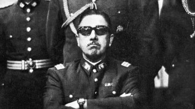 Augusto Pinochet omgiven av sina mannar, 1973