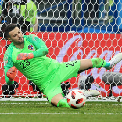 Danijel Subasic stoppar en straff vid VM 2018.