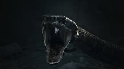 En enorm orm öppnar sitt skrämmande gap.