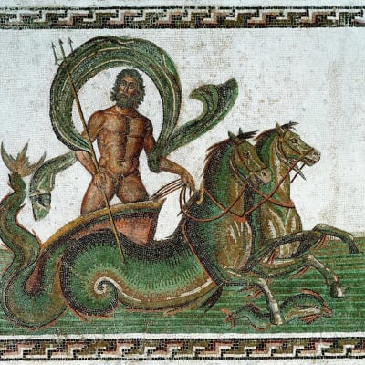 Veden jumala Neptunus antiikin aikaisessa mosaiikkityössä.