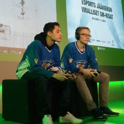 NHL16 SM-kisojen päälavalla puolivälierissä kohtasivat FINSeRe ja Kenneth Lehtinen.