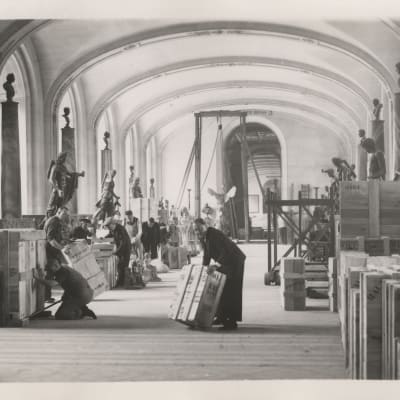 Louvren taideteoksia evakuoidaan toisen maailmansodan aikana