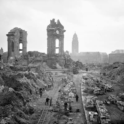 Dresden sönderbombat.