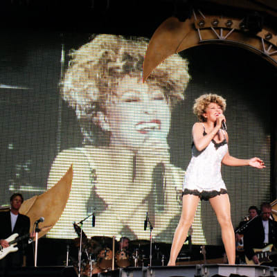  Tina Turner esiintymässä Helsingissä Olympiastadionilla elokuussa 1996.