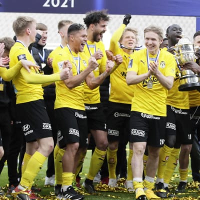 KuPS firar sitt cupguld.