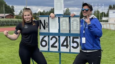 Anni-Linnea Alanen och Martin Grandell poserar.
