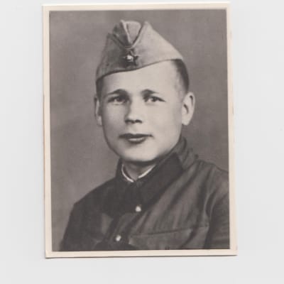 Matti Putkinen som ung soldat i Röda arméen