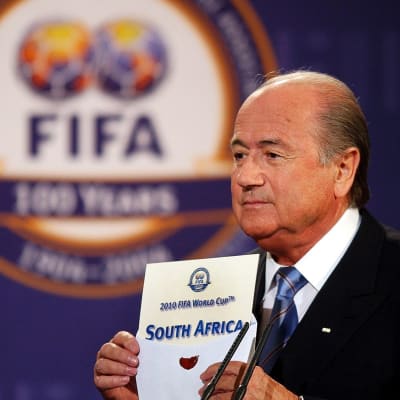 Sepp Blatter berättade att Sydafrika fick ordna VM 2010. Enligt Sunday Times borde det egentligen ha stått Marocko på lappen.