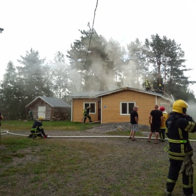 En jaktstuga i Kronoby brann den 30 juli 2014.
