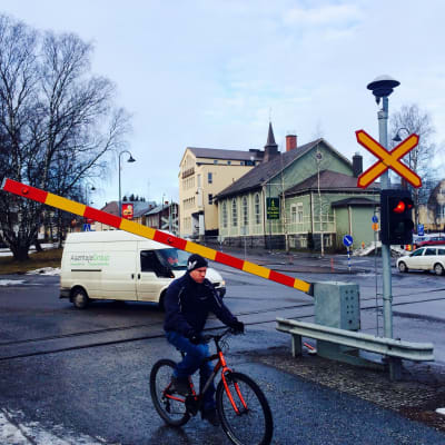 Tågbommarna i Jakobstad krånglar