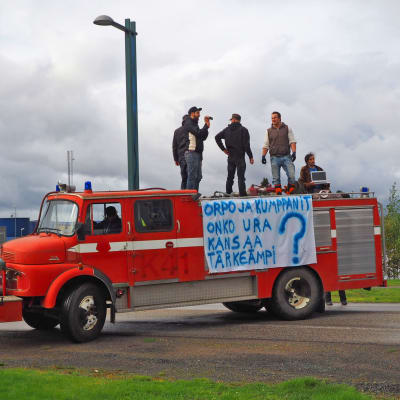 Demonstration mot flyktingar i Torneå.
