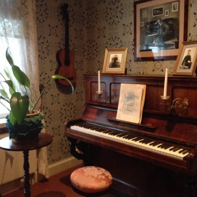 Sibeliuksen syntymäkodin piano.