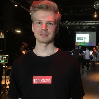 Kasper "KASSPE" Laine oli Seinäjoella Fortnite-jamien päätähtenä.