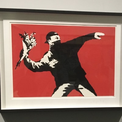 Banksyn taideteos näyttelystä A Visual Protest, The Art of Banksy, MUDEC 2019 Milanossa