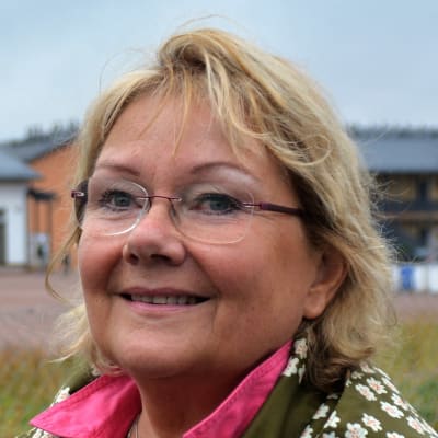 Collage av tre bilder. I varje bild syns en person. Till vänster en man med skägg och solglasögon, i mitten en kvinna som ler och tittar in i kameran, till höger en man i mössa fotograferad utomhus.
