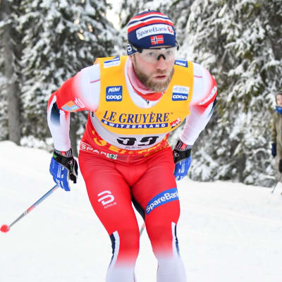 Martin Johnsrud Sundby skidar i Ruka.