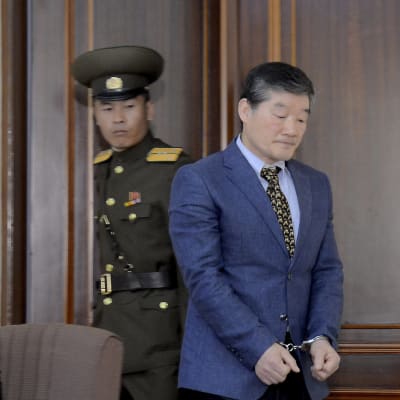 En av de tre fängslade amerikanerna, den kristna aktivisten Kim Dong-Chol har dömts till tio års straffarbete för spionage