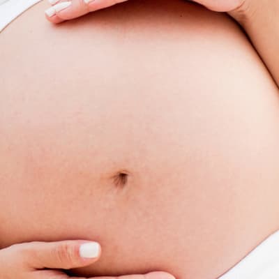 En gravid kvinnas mage