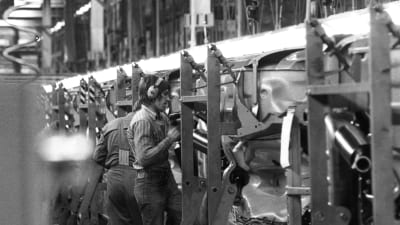 Sverigefinnar på jobb bilfabrik i Sverige 1974