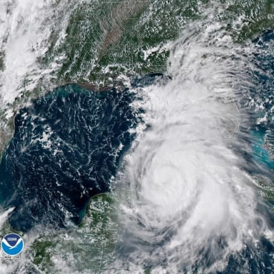 Orkanen Michael som nu befinner sig över Mexikanska golfen kommer antagligen att uppgraderas till en trea på orkanskalan innan den tar i land på onsdag