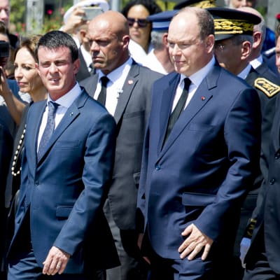 Frankrikes premiärminister Manuel Valls under en minnesstund i Nice.