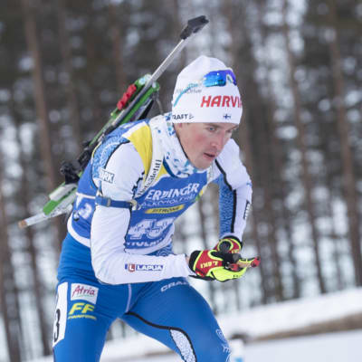 Tero Seppälä på skidor.