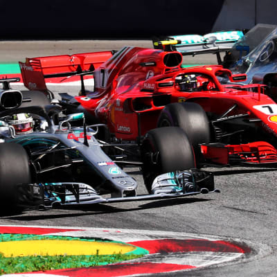 Lewis Hamilton, Kimi Räikkönen och Valtteri Bottas i farten.