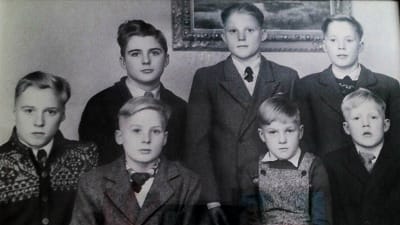 gammalt familjeporträtt på sju bröder i familjen Grönqvist i Borgå som försvann med skeppet Irma 1968. 