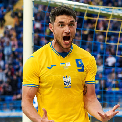 Roman Jaremtjuk firar ett mål.