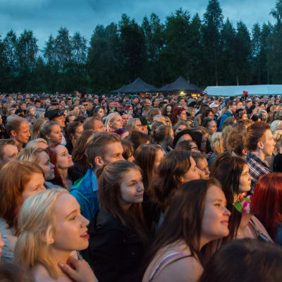 Haloo Helsinki veti Ounaspaviljongin sananmukaisesti tupaten täyteen väkeä.