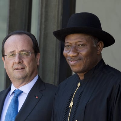 Frankrikes president François Hollande och Nigerias president Goodluck Jonathan möttes i Paris den 17 maj 2014 för att diskutera terrororganisationen Boko Haram.