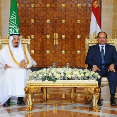 Saudiarabiens kung Salman besöker al-Sisi i Egypten.