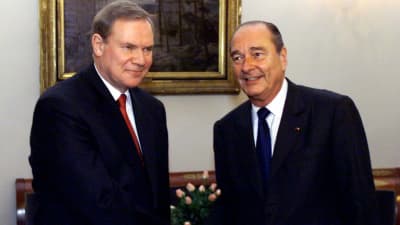 Finlands statsminister Paavo Lipponen poserar med Frankrikes president Jaques Chirac.