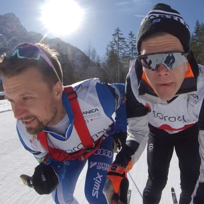 Anders Wilman och Matias Strandvall testar skidor.