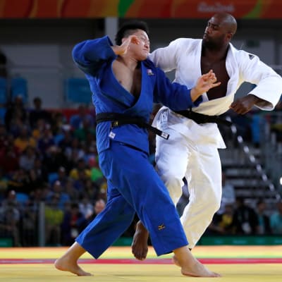 Teddy Rinerin otteeseen on joutunut Rion olympiafinaalissa Japanin Hisayoshi Harasawa