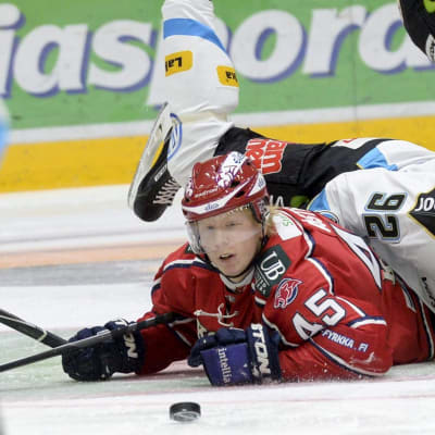 Micke-Max Åsten här i HIFK:s tröja.