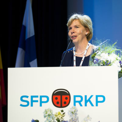 Anna-Maja Henriksson under SFP:s partidag i Helsingfors