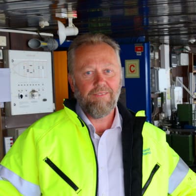 Peter Ståhlberg på Wasa Express' kommandobrygga