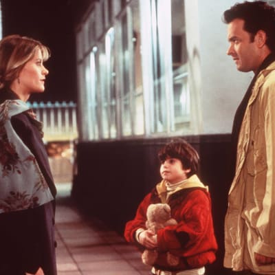 Annie (Meg Ryan), Jonah (Ross Malinger) och Sam (Tom Hanks) träffas för första gången.