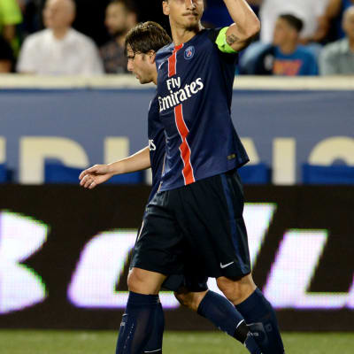 Zlatan Ibrahimovics armbåge skapar rubriker under PSG:s försäsongsturné i USA.