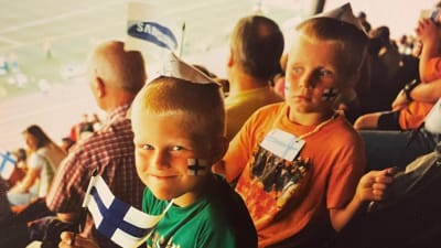 Remi Lindholm (8 år) och Kevin Lindholm (7 år) på friidrottslandskamp på Olympiastadion.