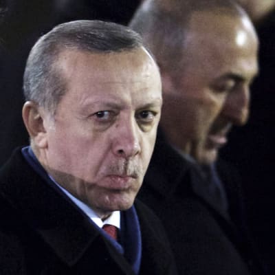 Turkiets president Recep Tayyip Erdoğan och utrikesminister Mevlüt Çavuşoğlu på besök i Moskva 10.3.2017