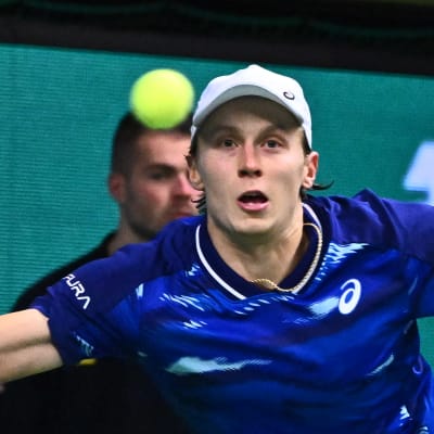 Tennisspelaren Emil Ruusuvuori i en match i Stockholm.
