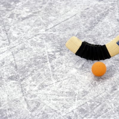 Bandyklubba och boll